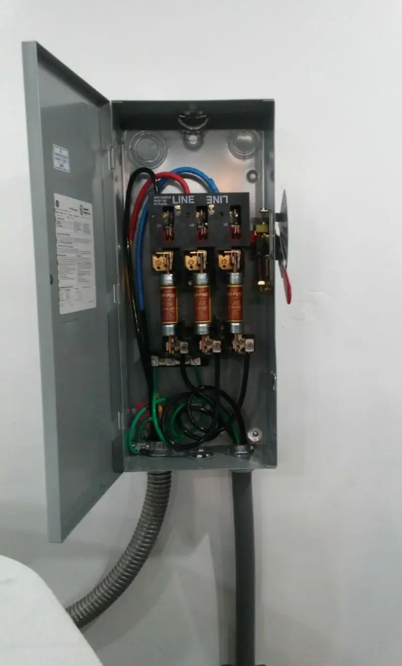 Three-phase disconnect switch installed for Smoke Detector Installation in Winnsboro